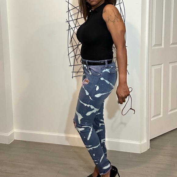 SOLD Custom painted bleached jeans - Picture 3 of 3